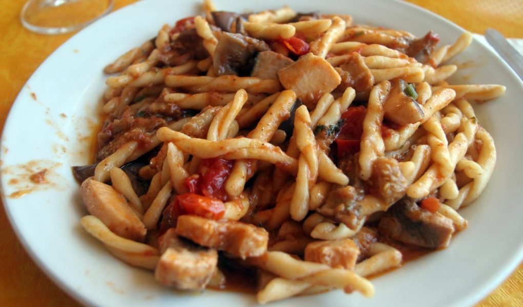 Pasta con pesce spada e melanzane