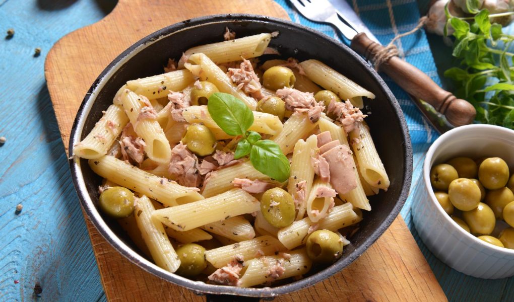 Pasta con tonno fresco