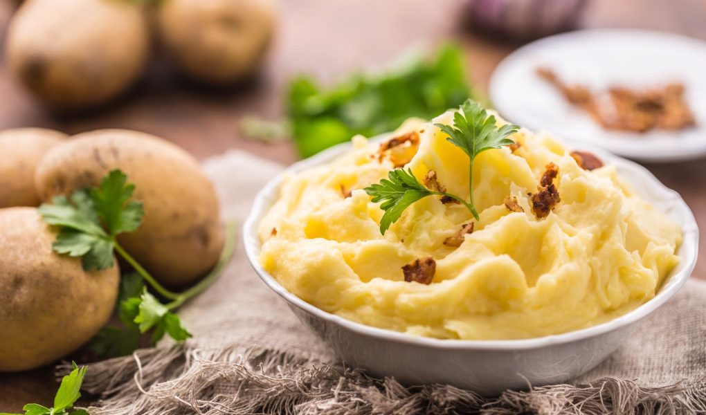 Patate schiacciate al forno