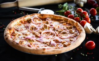 Pizza tonno e cipolla