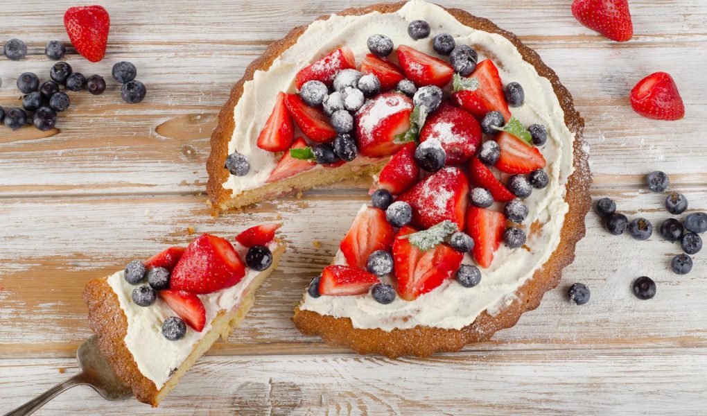 Torta panna e fragole