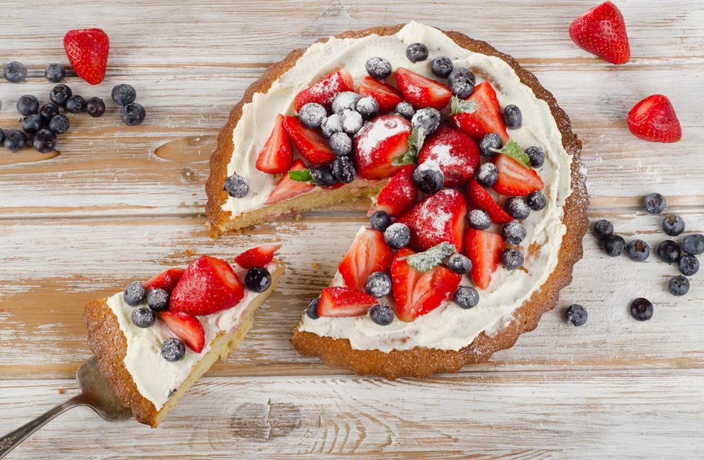 Torta panna e fragole